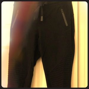 Women’s small black Alo Yoga URBAN MOTO SWEATPANT
